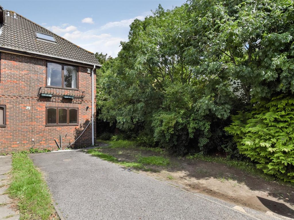 3 bed semidetached house for sale in Berkeley Close, Shirley, Southampton SO15 Zoopla