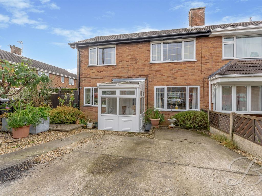 3 bed semidetached house for sale in Charnwood Crescent, Newton