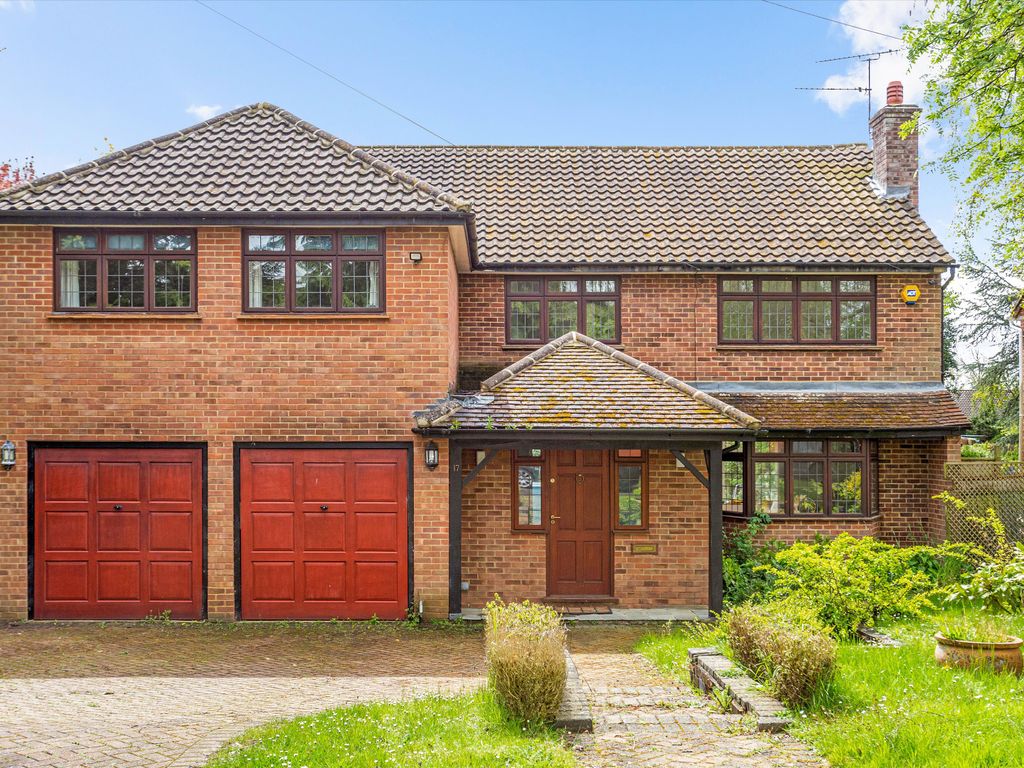 6 bed detached house for sale in Tilsworth Road, Beaconsfield