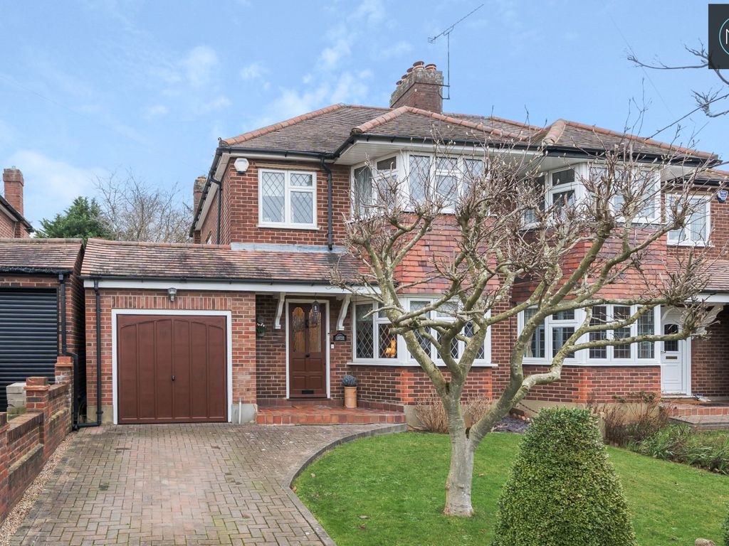 3 bed semidetached house for sale in Elizabeth Drive, Theydon Bois