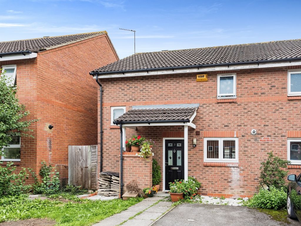 2 bed semidetached house for sale in Grebe Close, Oxford OX4, £325,000