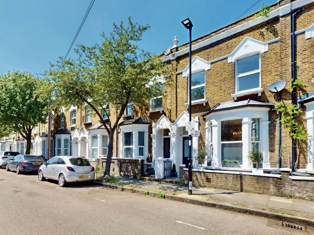 3 bed property for sale in Wedmore Gardens, Archway N19, £1,100,000