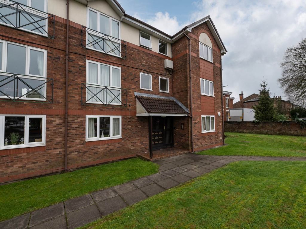 2 bed flat to rent in Oak Bank, Prestwich M25, £875 pcm Zoopla