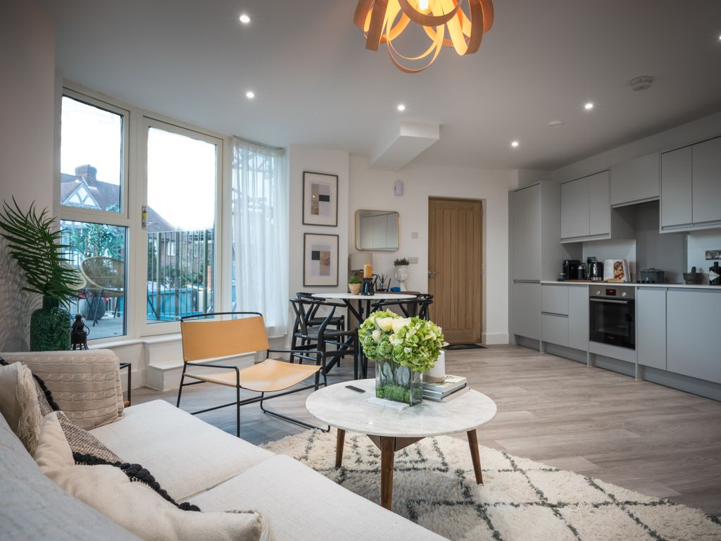 1 bed flat to rent in The London Mews, London N3, £2,000 pcm Zoopla