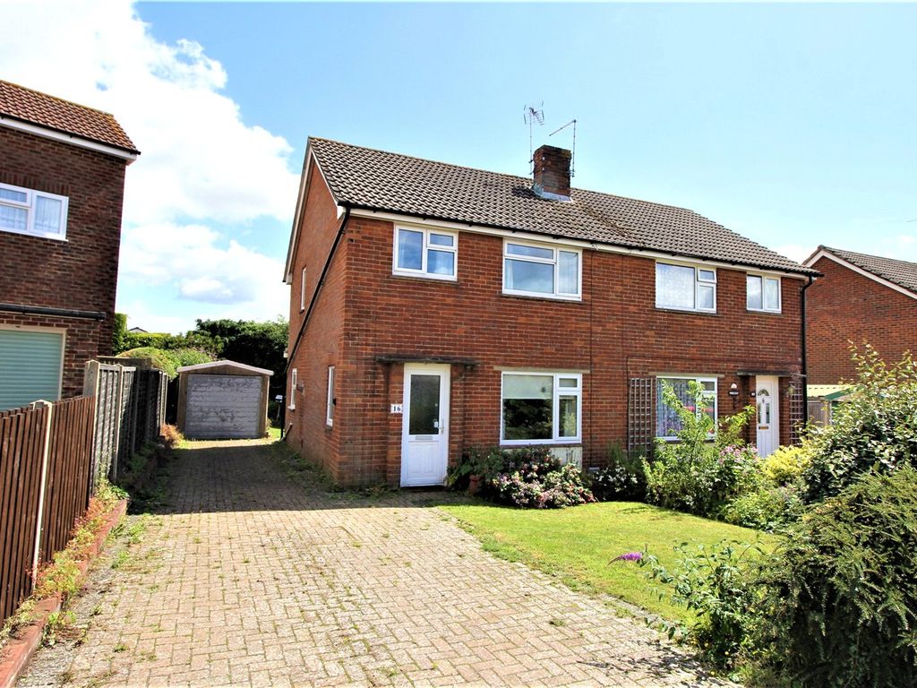 3 bed semidetached house for sale in Vyne Close, Alton, Hampshire GU34