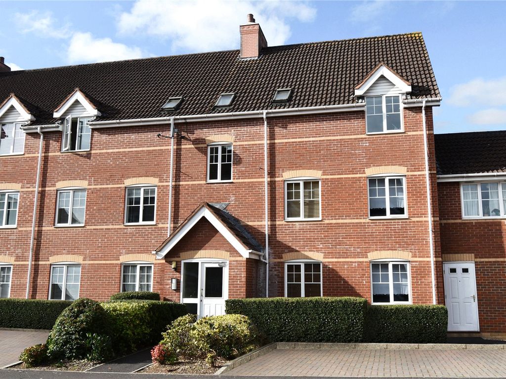2 bed flat for sale in Windsor Court, Newbury, Berkshire RG14, £200,000