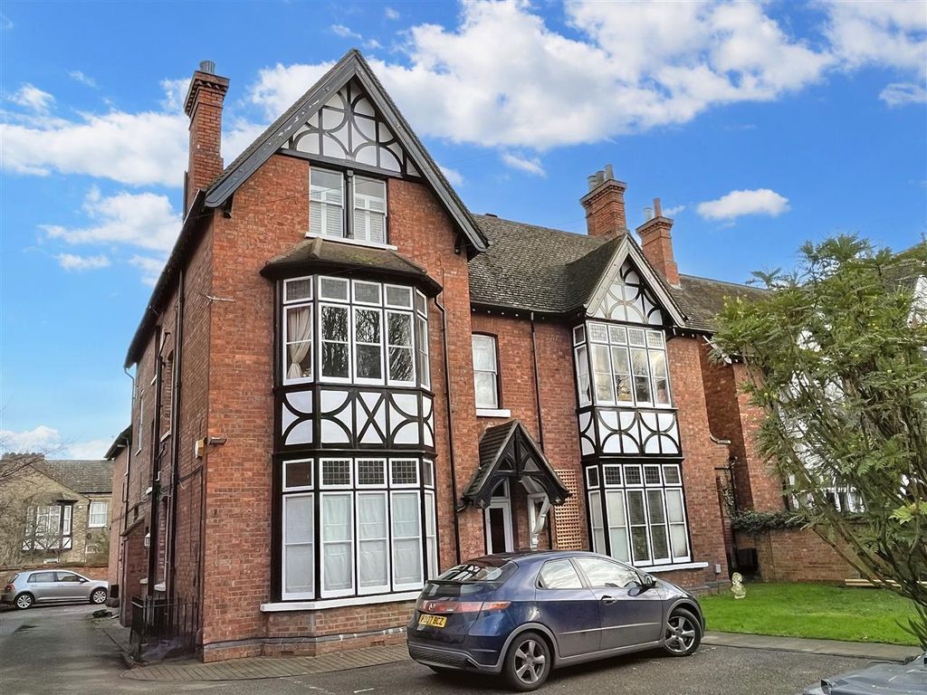 Newnham Road, Bedford MK40  