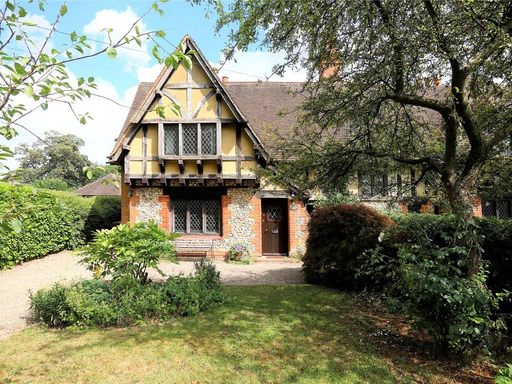 3 bed semidetached house for sale in Shabden Cottages, High Road