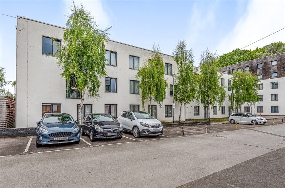 1 bed flat for sale in Court, Surrey, Godstone Road, Whyteleafe