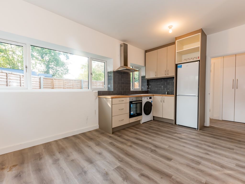 2 bed cottage to rent in Halebourne Lane, Chobham, Woking GU24, £1,200