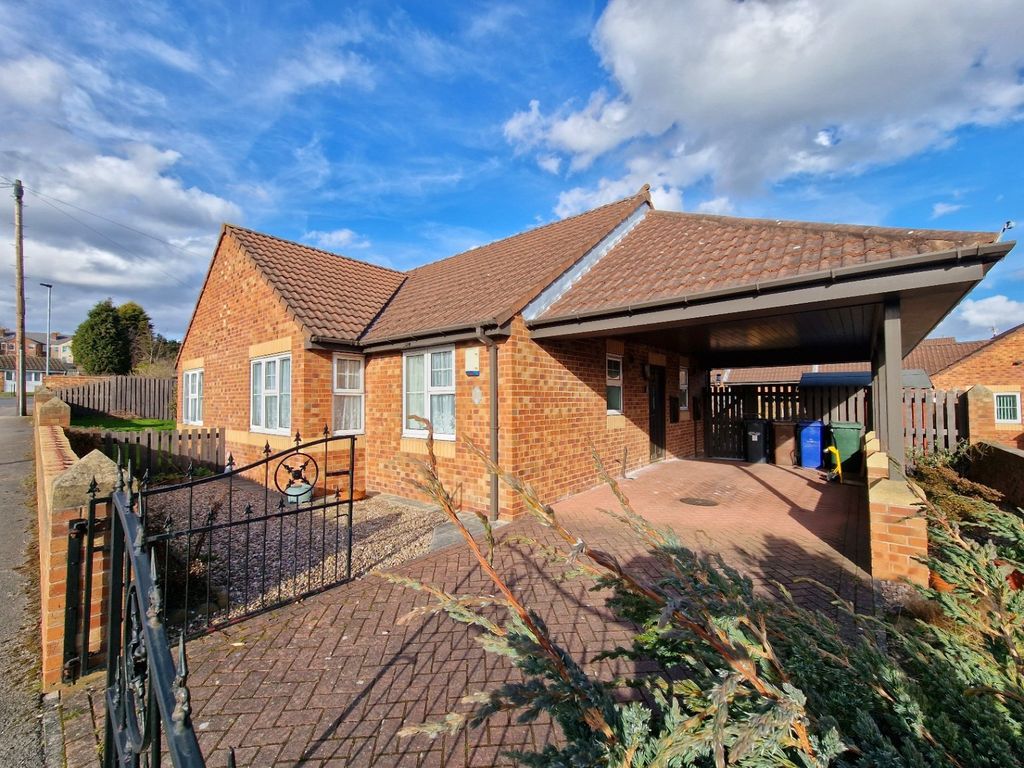 2 bed semidetached bungalow for sale in Meadow Crescent, Royston