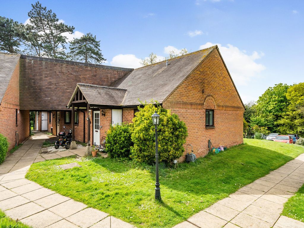 2 bed bungalow for sale in Eynsham Road, Farmoor, Oxford, Oxfordshire