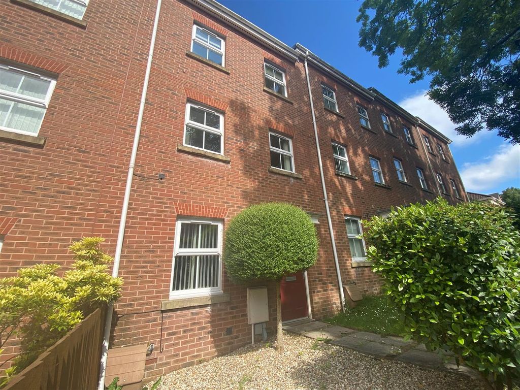 4 bed town house for sale in Blacksmith Close, Oakdale, Blackwood NP12