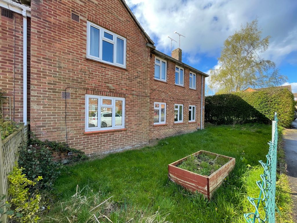 2 bed flat for sale in Butts Meadow, Billingshurst RH14 Zoopla