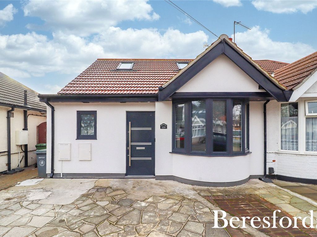 4 bed bungalow for sale in Howard Road, Upminster RM14, £650,000 Zoopla