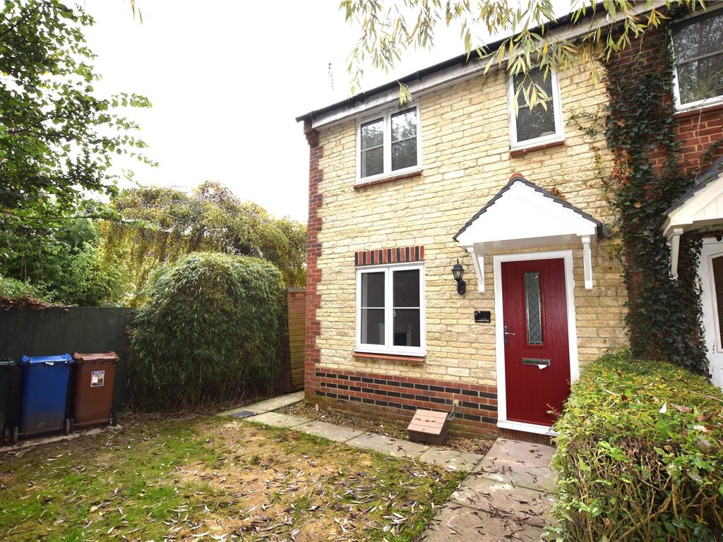 2 bed end terrace house to rent in Mallards Way, Bicester, Oxfordshire