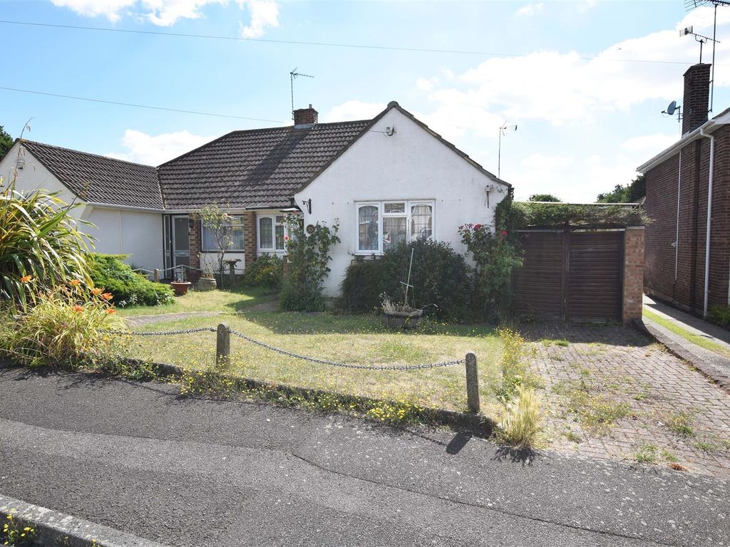 3 bed semidetached bungalow for sale in Farmdale Avenue, Borstal