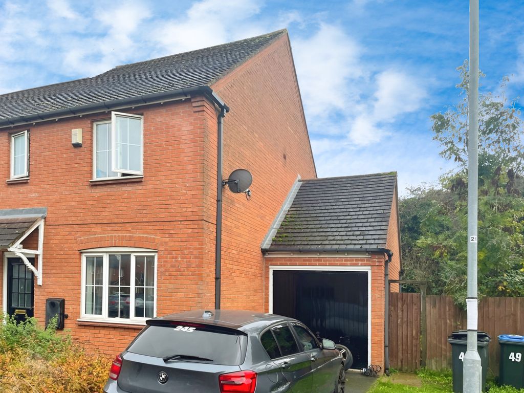 3 bed semidetached house to rent in Applebees Meadow, Hinckley LE10, £