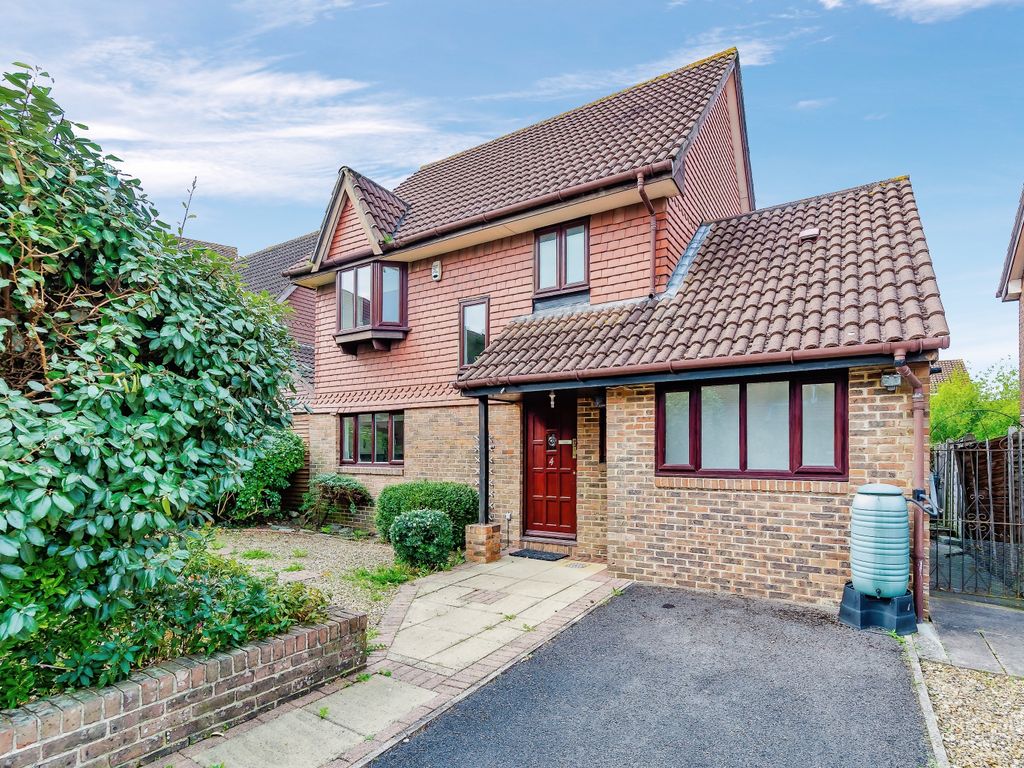 3 bed detached house for sale in Lupin Close, Shirley, Croydon CR0, £
