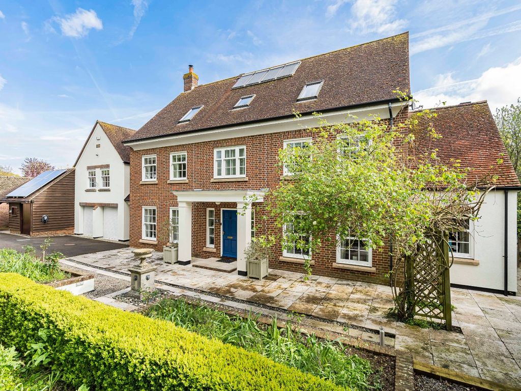 7 bed detached house for sale in Lechlade Road, Faringdon, Oxfordshire