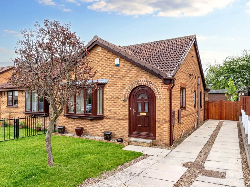 2 bed bungalow for sale in Meadowgate Drive, Lofthouse, Wakefield, West Yorkshire WF3, £265,000