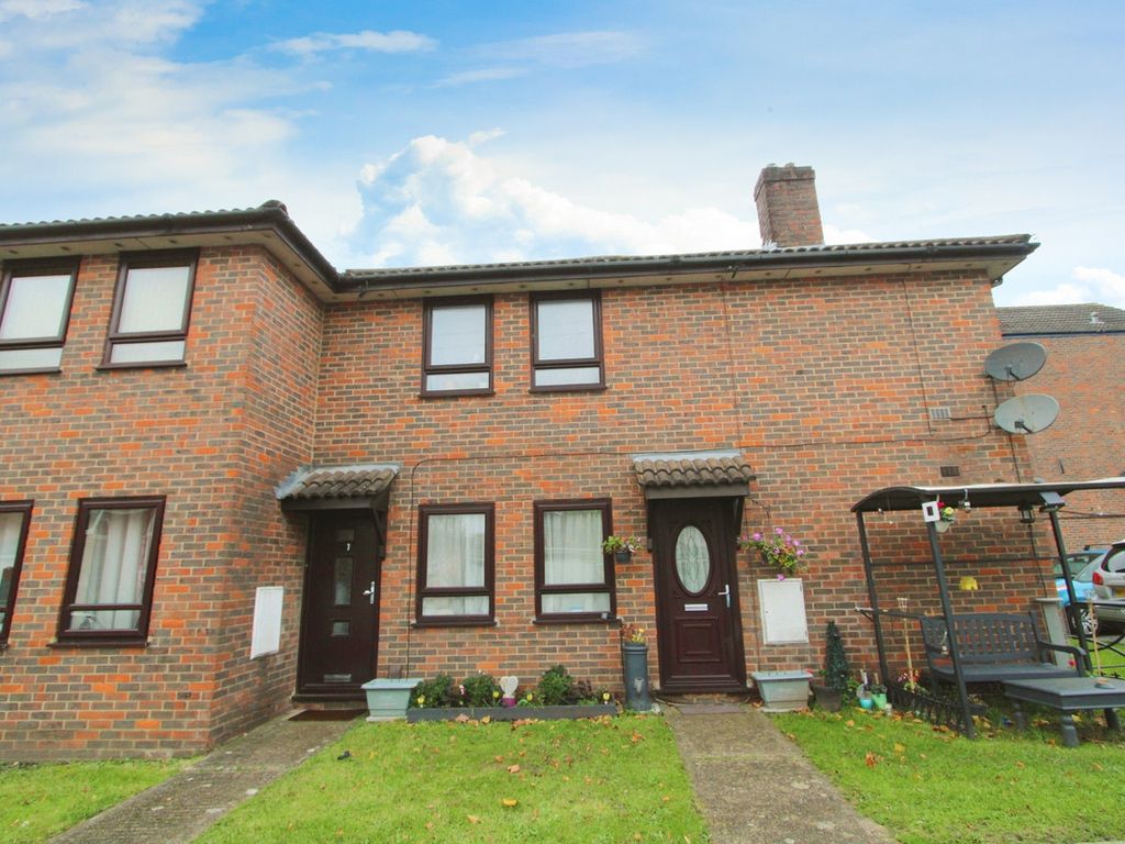 2 bed for sale in Priory Close, Southampton SO17, £174,950