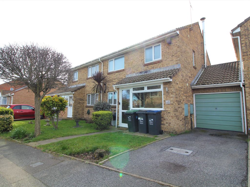 3 bed linkdetached house to rent in Summerfield Road, Cliftonville