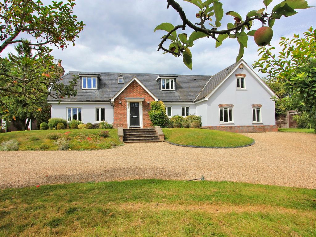 5 bed detached house for sale in Reynards Road, Welwyn, Hertfordshire