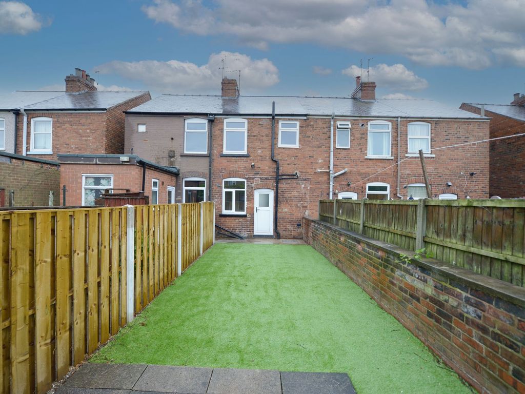 2 bed terraced house for sale in Alma Street West, Chesterfield S40
