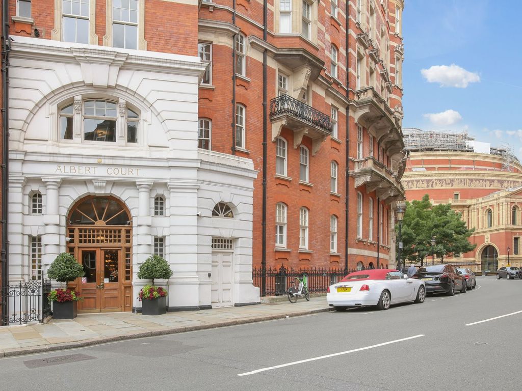 4 bed flat for sale in Albert Court, West Block, Prince Consort Road