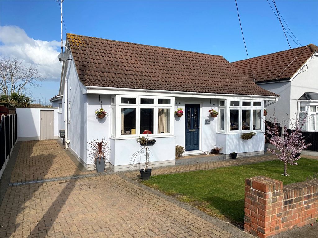 Leonard Drive, Rayleigh, Essex SS6  