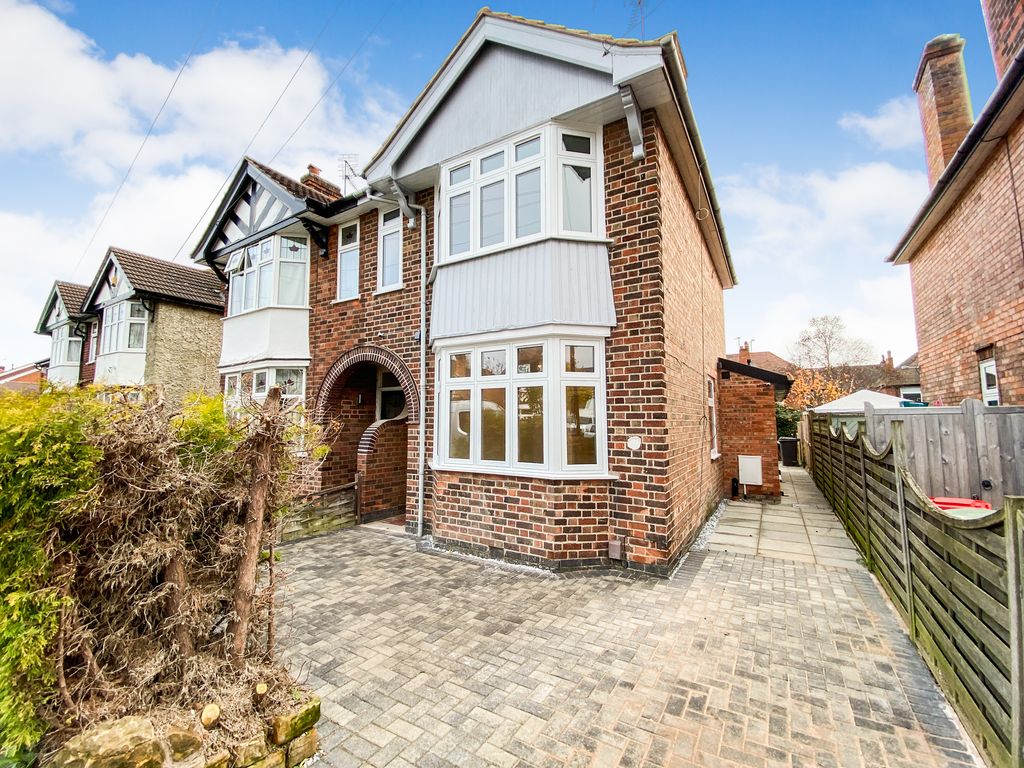 3 bed semidetached house for sale in Sidney Road, Beeston, Nottingham