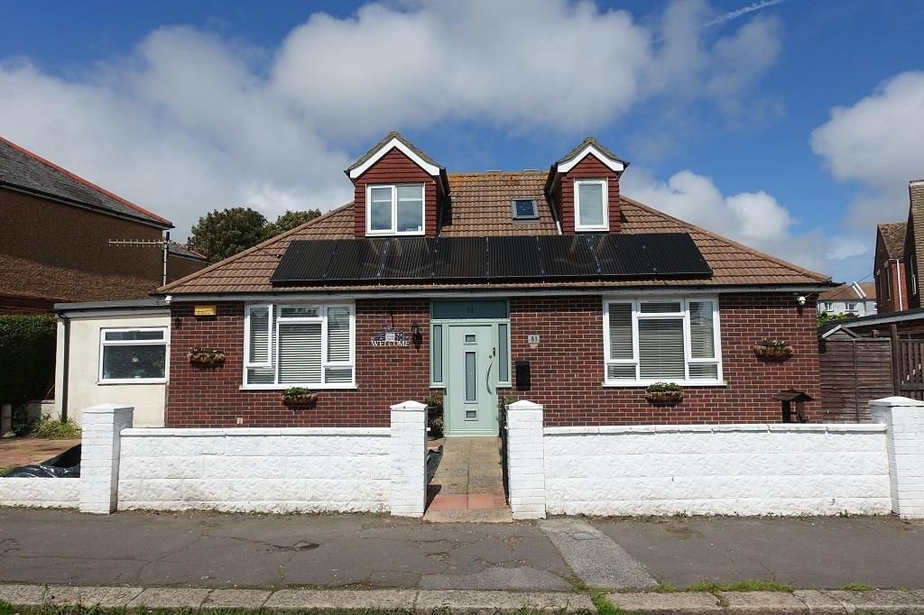 4 bed detached bungalow for sale in Moscow Road, Hastings TN35, £