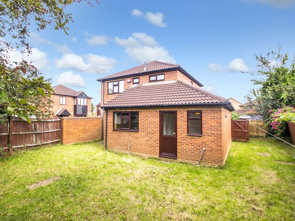 3 bed detached house for sale in Lavender Grove, Walnut Tree, Milton