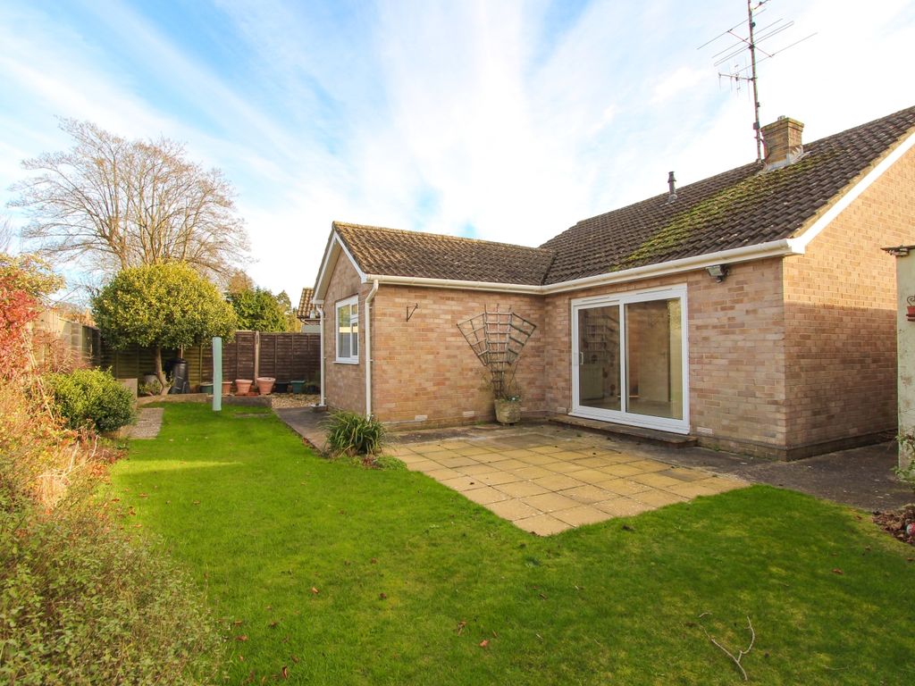 3 bed detached bungalow for sale in Willow Road, Yeovil BA21, £300,000