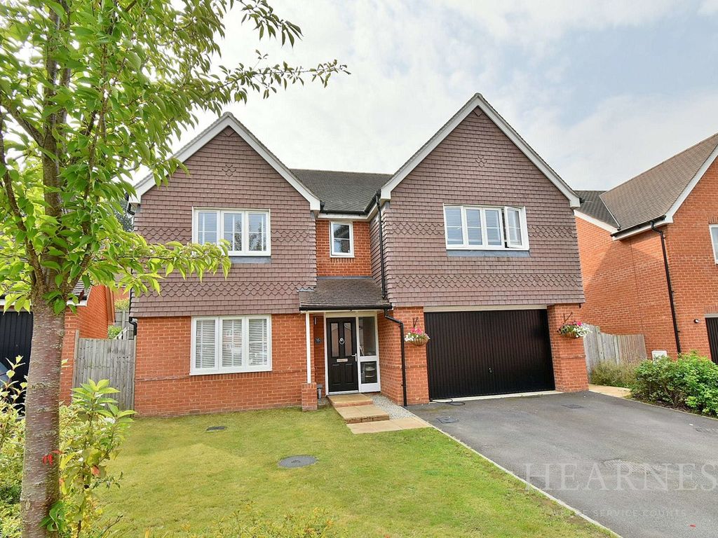 5 bed detached house for sale in Horseshoe Crescent, Ferndown BH22, £