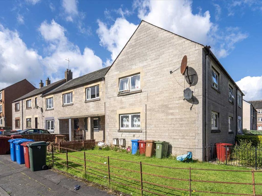 2 bed flat for sale in Fleming Gardens, Camelon, Falkirk FK1, £59,000
