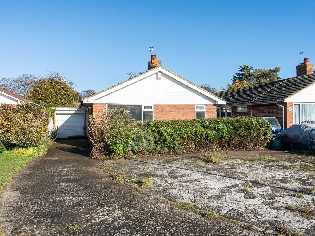 2 bed bungalow for sale in St. Michaels Avenue, Margate CT9, £325,000