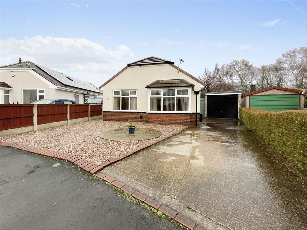 2 bed detached bungalow for sale in Graham Avenue, Lostock Hall
