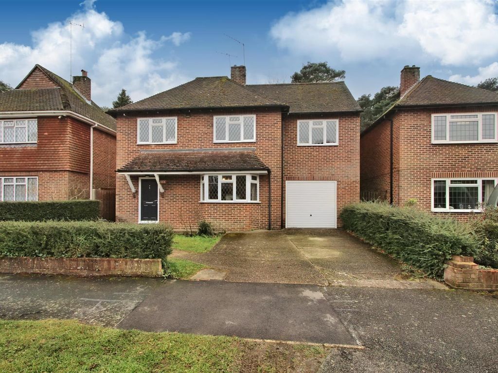 5 bed detached house for sale in Lovelace Drive, Pyrford, Woking GU22