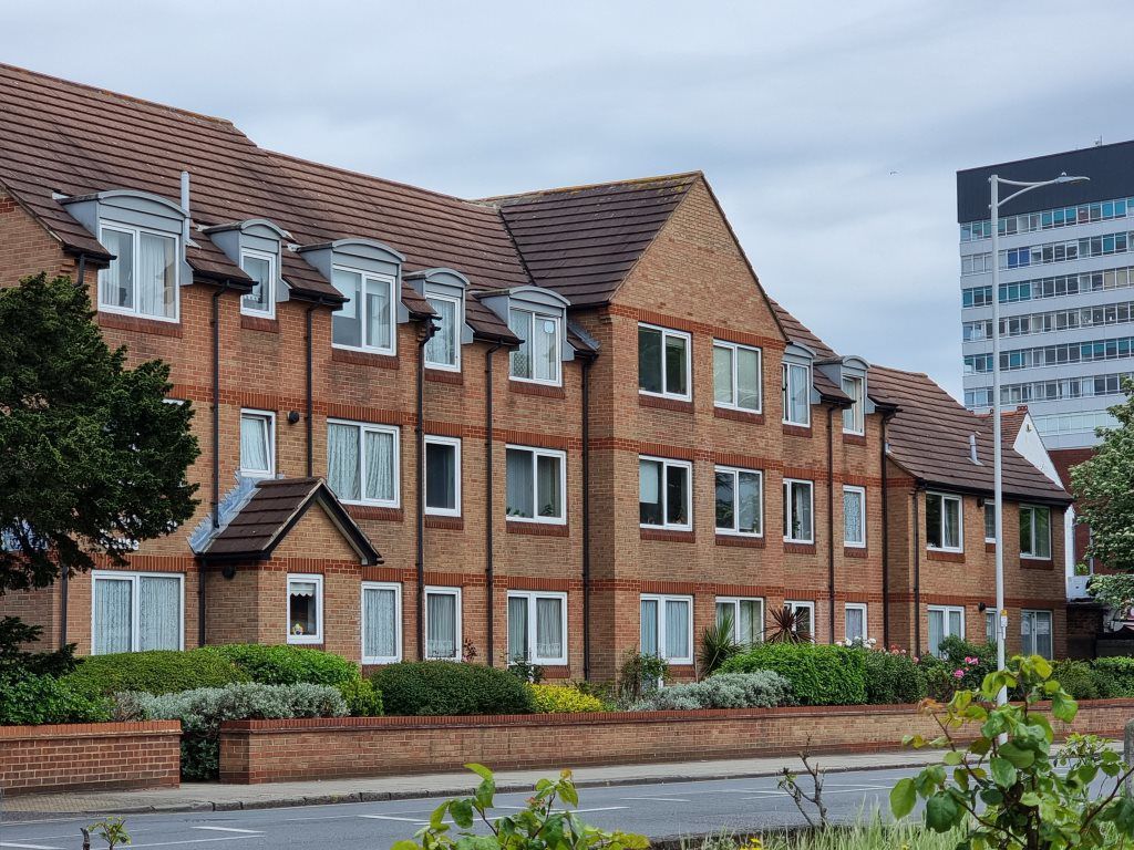 1 bed flat to rent in Beehive Lane, Ilford IG4, £1,050 pcm Zoopla