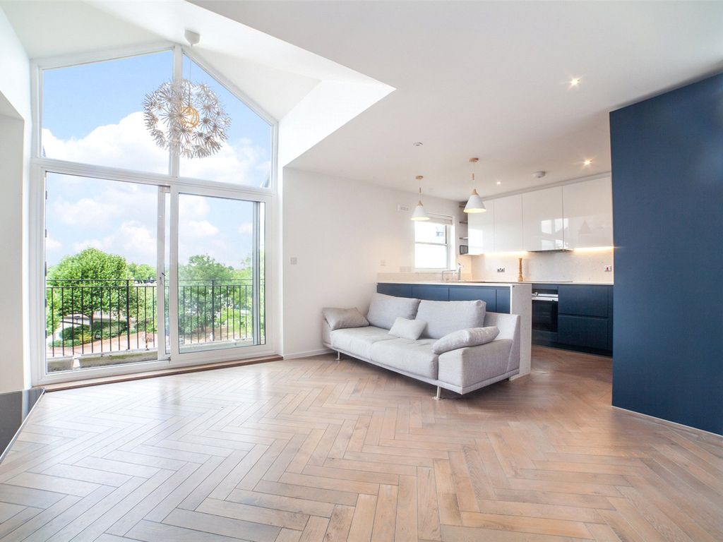 2 bed flat to rent in Paveley Drive, Battersea Park, London SW11, £