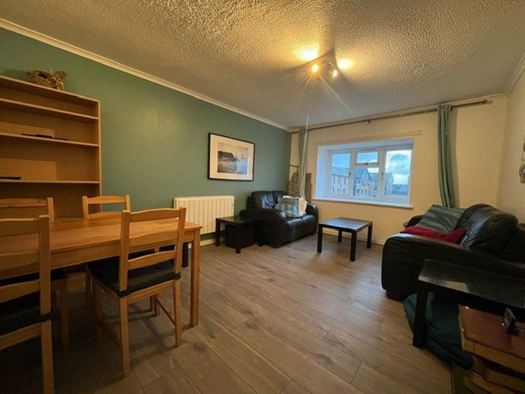 2 bed flat to rent in Seagate, Dundee DD1, £900 pcm Zoopla