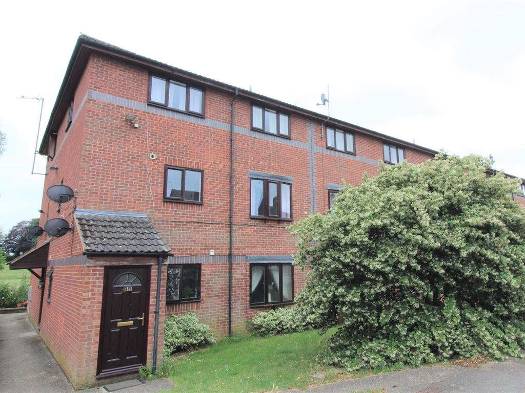 3 bed flat to rent in Fields View, Wellingborough NN8 Zoopla