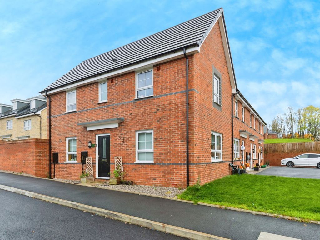 3 bed end terrace house for sale in Washford Avenue, Hyde SK14, £