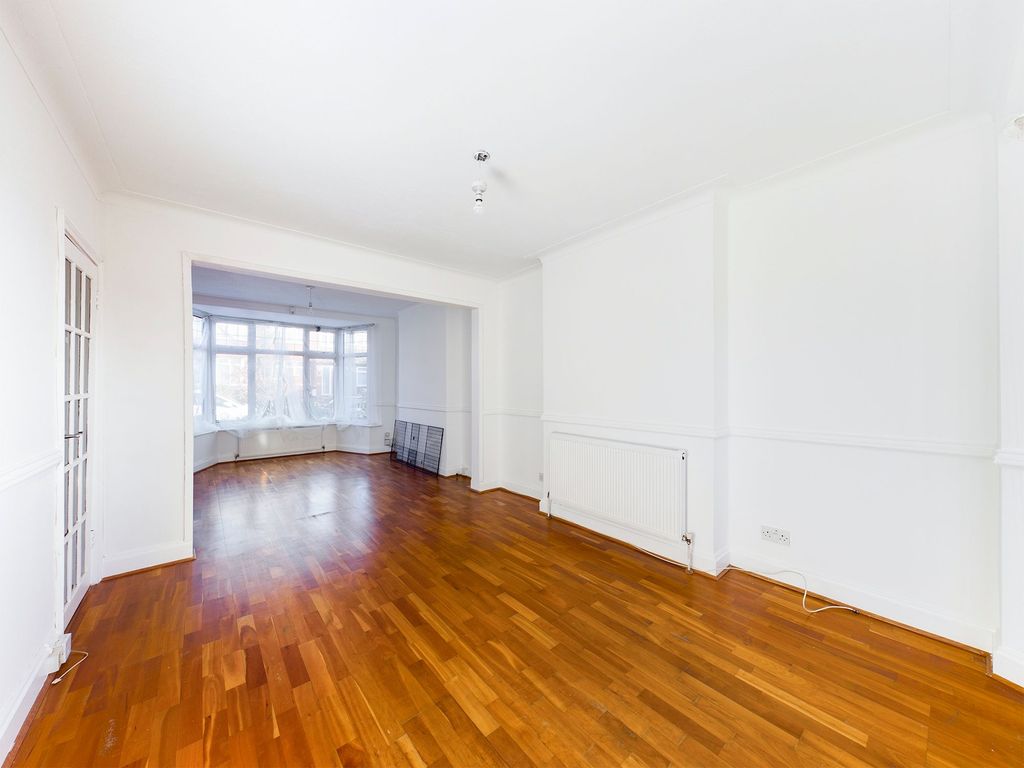 3 bed semidetached house to rent in Lyon Meade, Stanmore HA7, £2,300