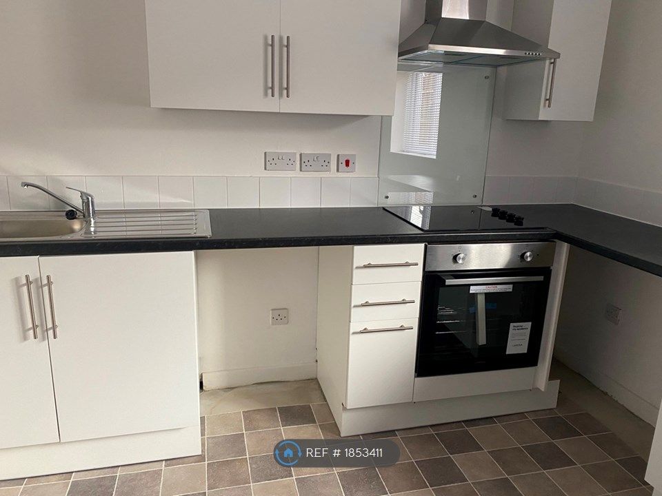 1 bed flat to rent in Meadow Street, Wigan WN6, £575 pcm Zoopla