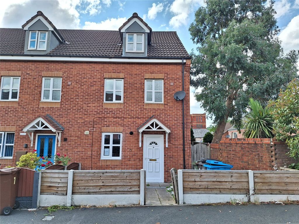 3 bed end terrace house for sale in Mona Road, Chadderton, Oldham
