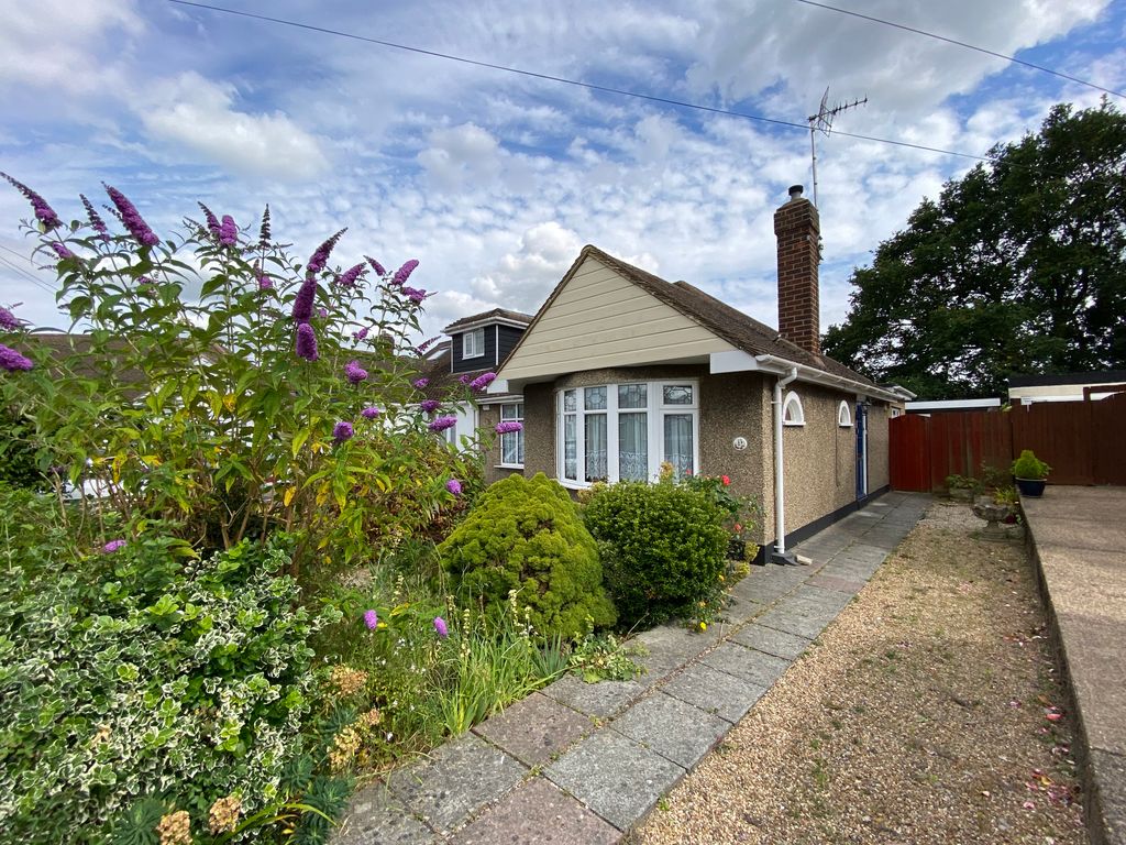 2 bed semidetached bungalow for sale in Clyde Crescent, Rayleigh SS6