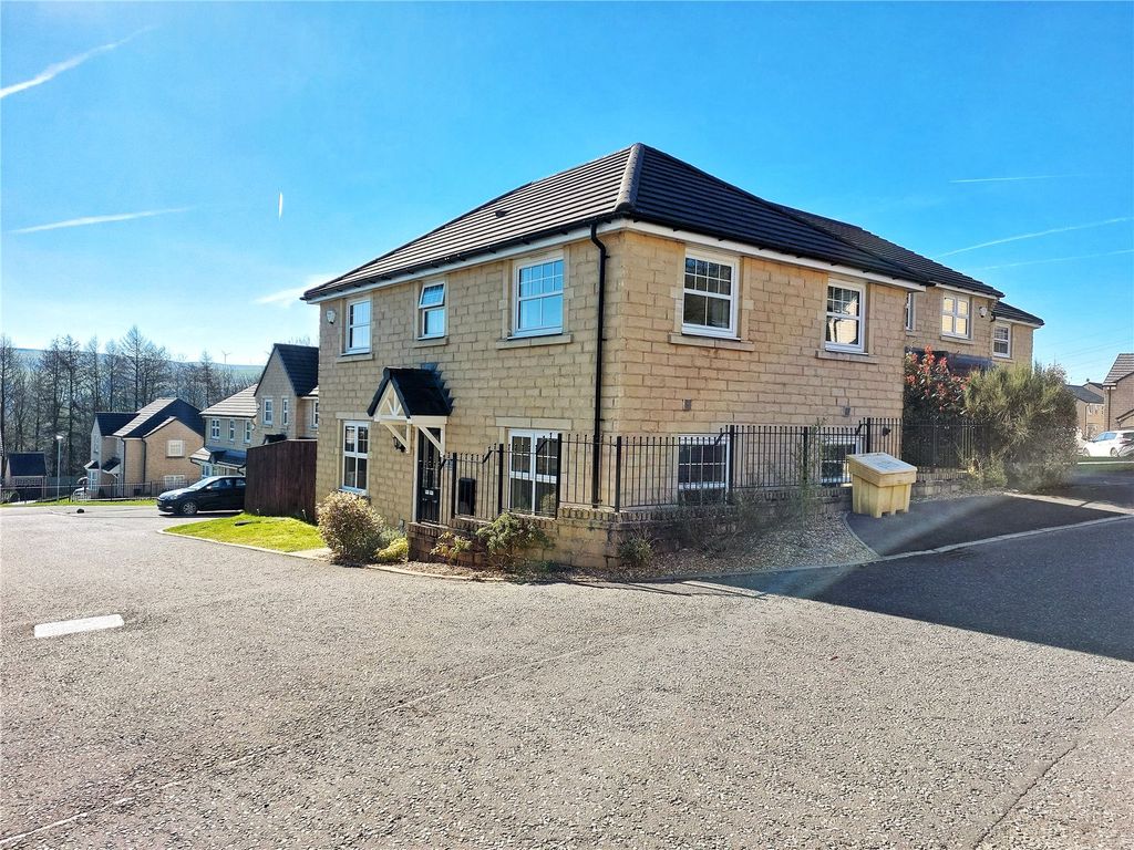 4 bed detached house for sale in Cobbler Close, Rawtenstall, Rossendale